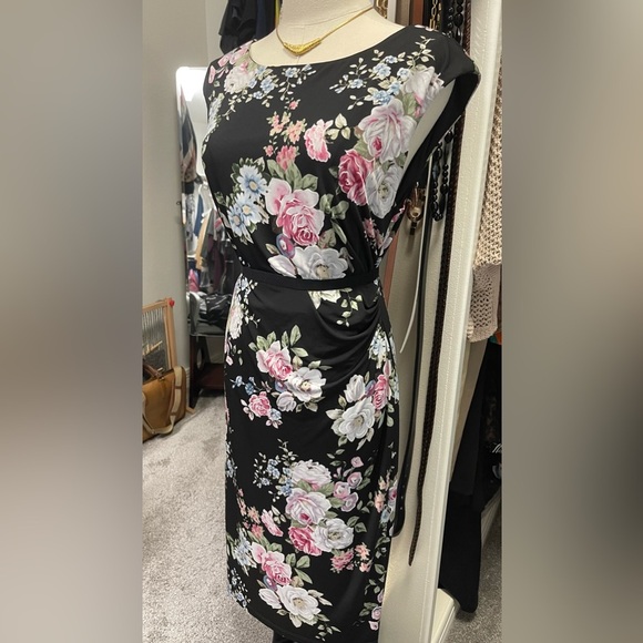 Floral Dress. Size 10. Great for Work or Church! Pretty & Stretchy!! - Picture 1 of 13